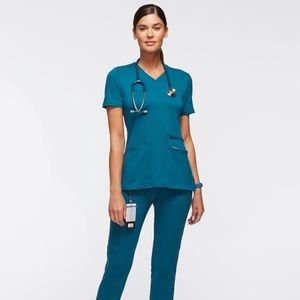 Jaanuu Scrub SET, top size small, pants size XS